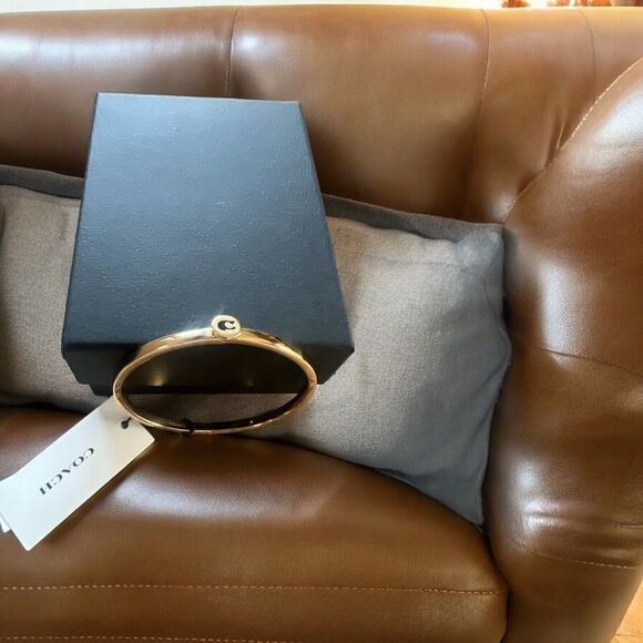 NWT Coach Gold Bracelet With Initial C - Picture 2 of 2